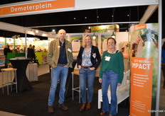 Op het Demeterplein: Bert van Ruitenbeek (Directeur Stichting Demeter), Matty Vink en Marjon Wijdeven. Bert: "Ik ben blij met het Actieplan, maar er moeten echte kaders gezet worden. Denk bijvoorbeeld aan het afschaffen van de BTW of het volledig uitbannen van bestrijdingsmiddelen."